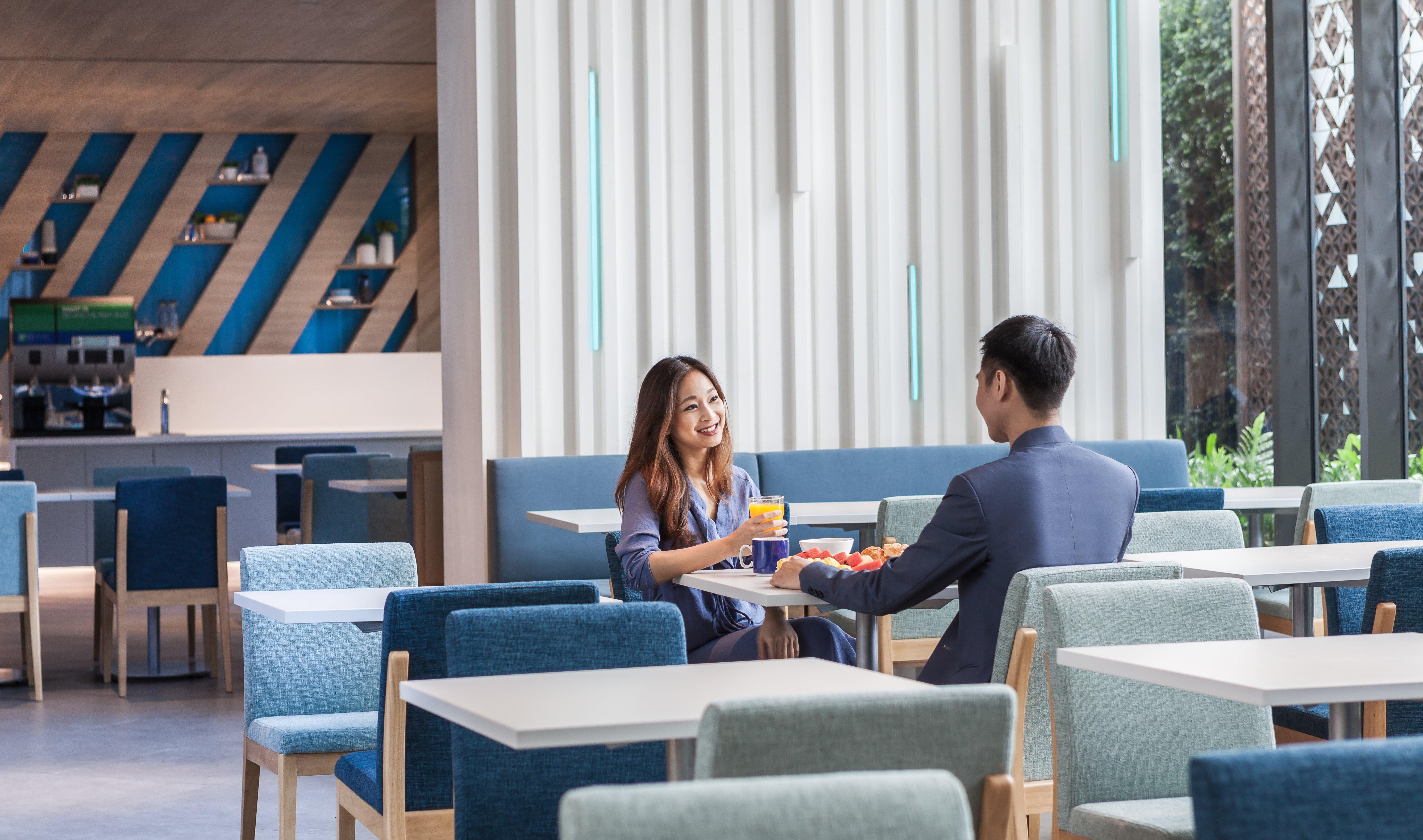Holiday Inn Express Bangkok Soi Soonvijai By Ihg Exterior photo