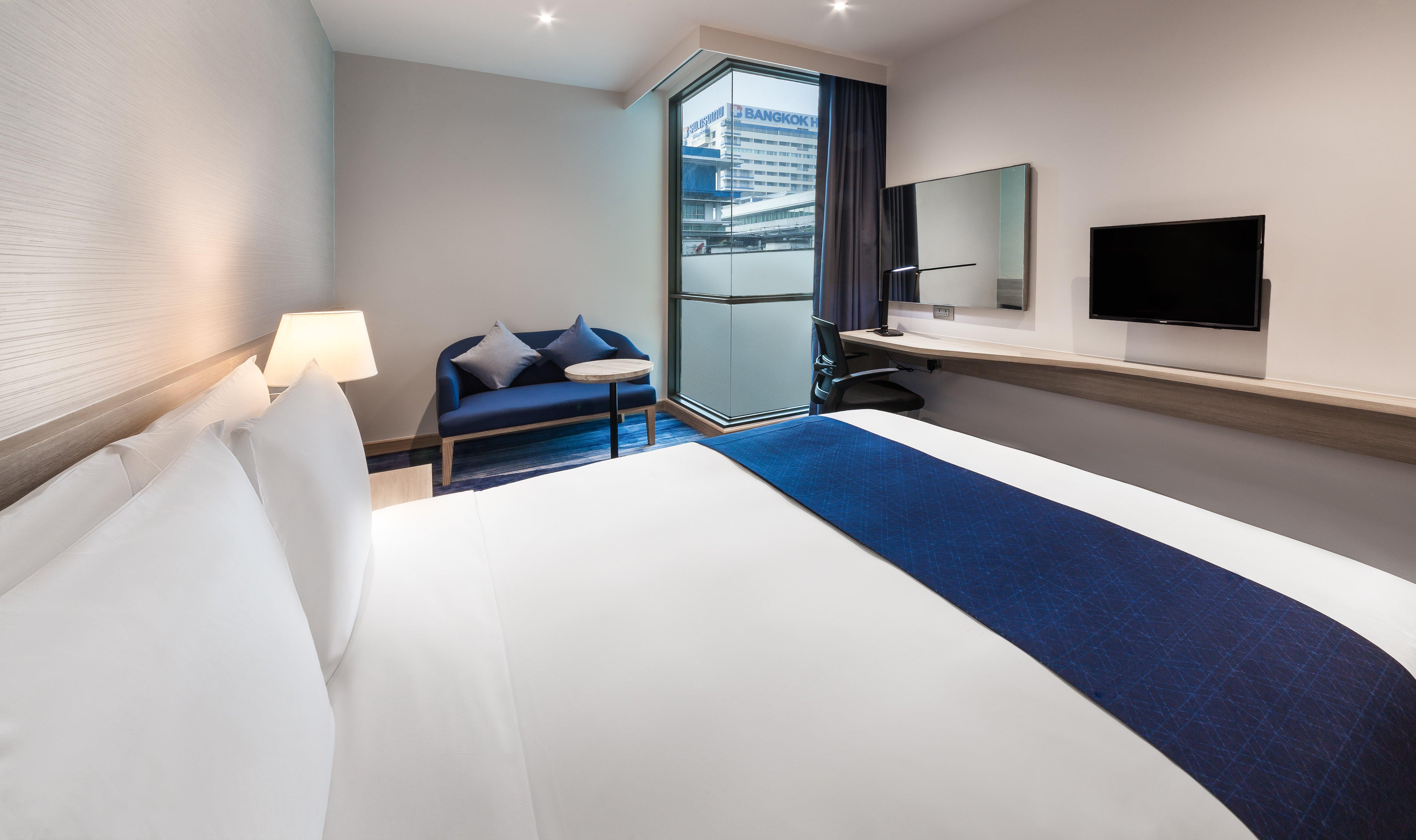 Holiday Inn Express Bangkok Soi Soonvijai By Ihg Exterior photo