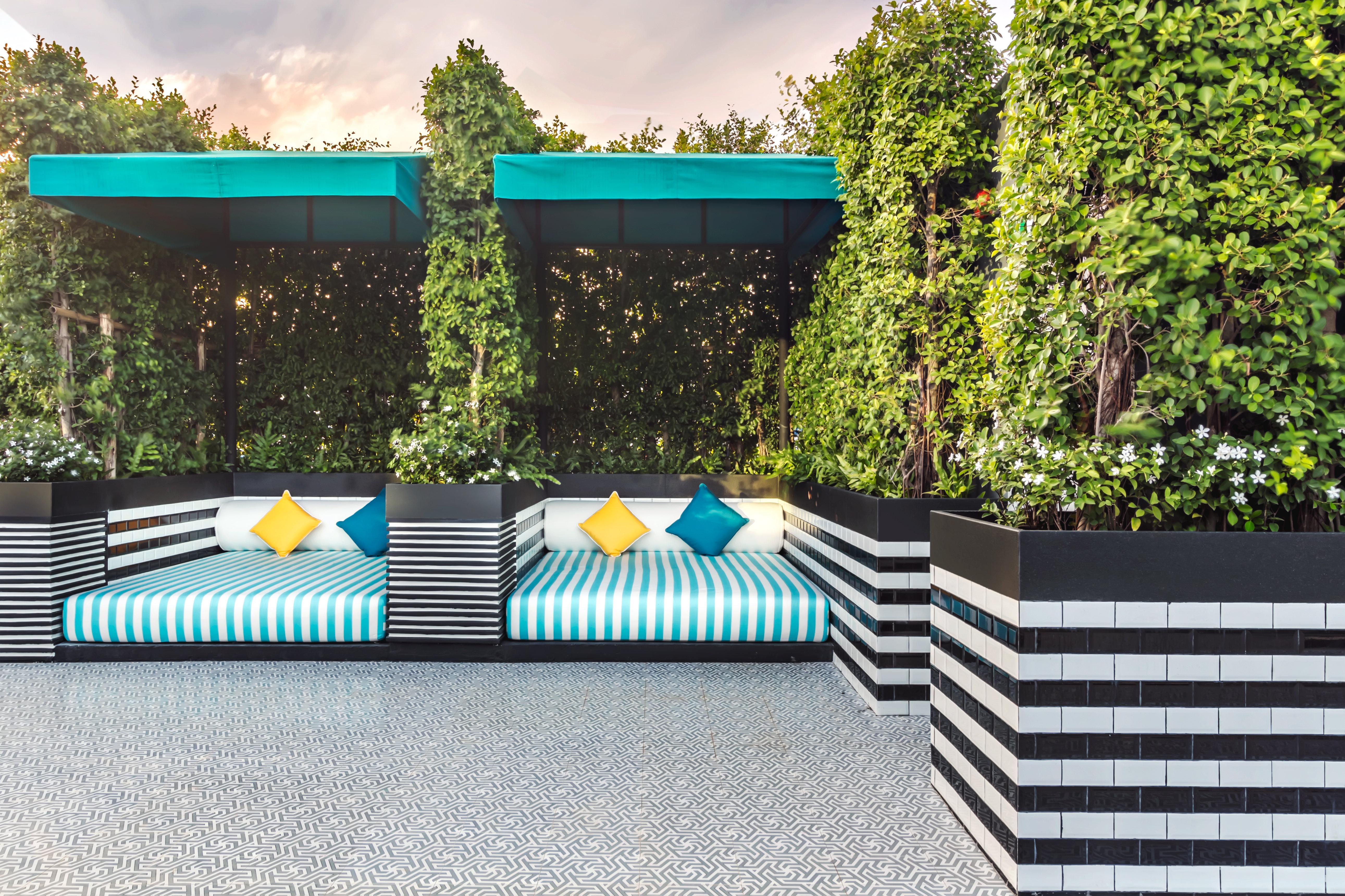 Holiday Inn Express Bangkok Soi Soonvijai By Ihg Exterior photo