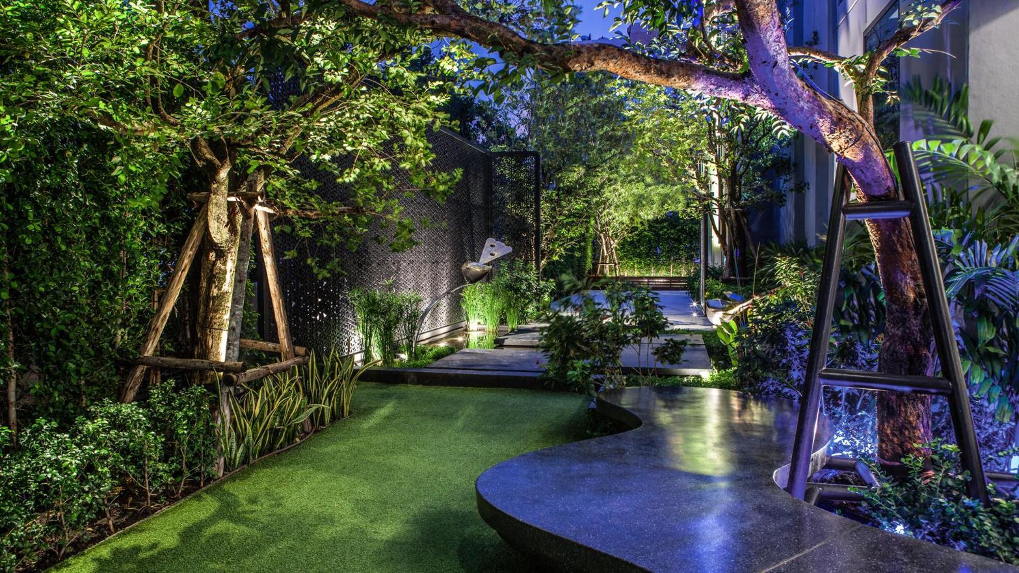 Holiday Inn Express Bangkok Soi Soonvijai By Ihg Exterior photo