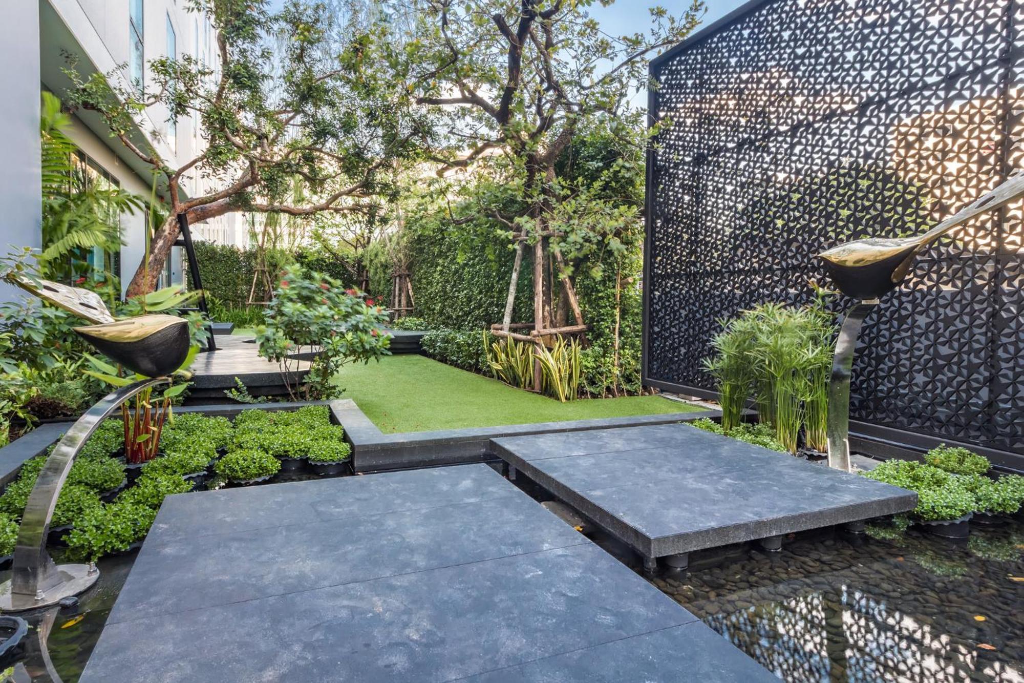 Holiday Inn Express Bangkok Soi Soonvijai By Ihg Exterior photo