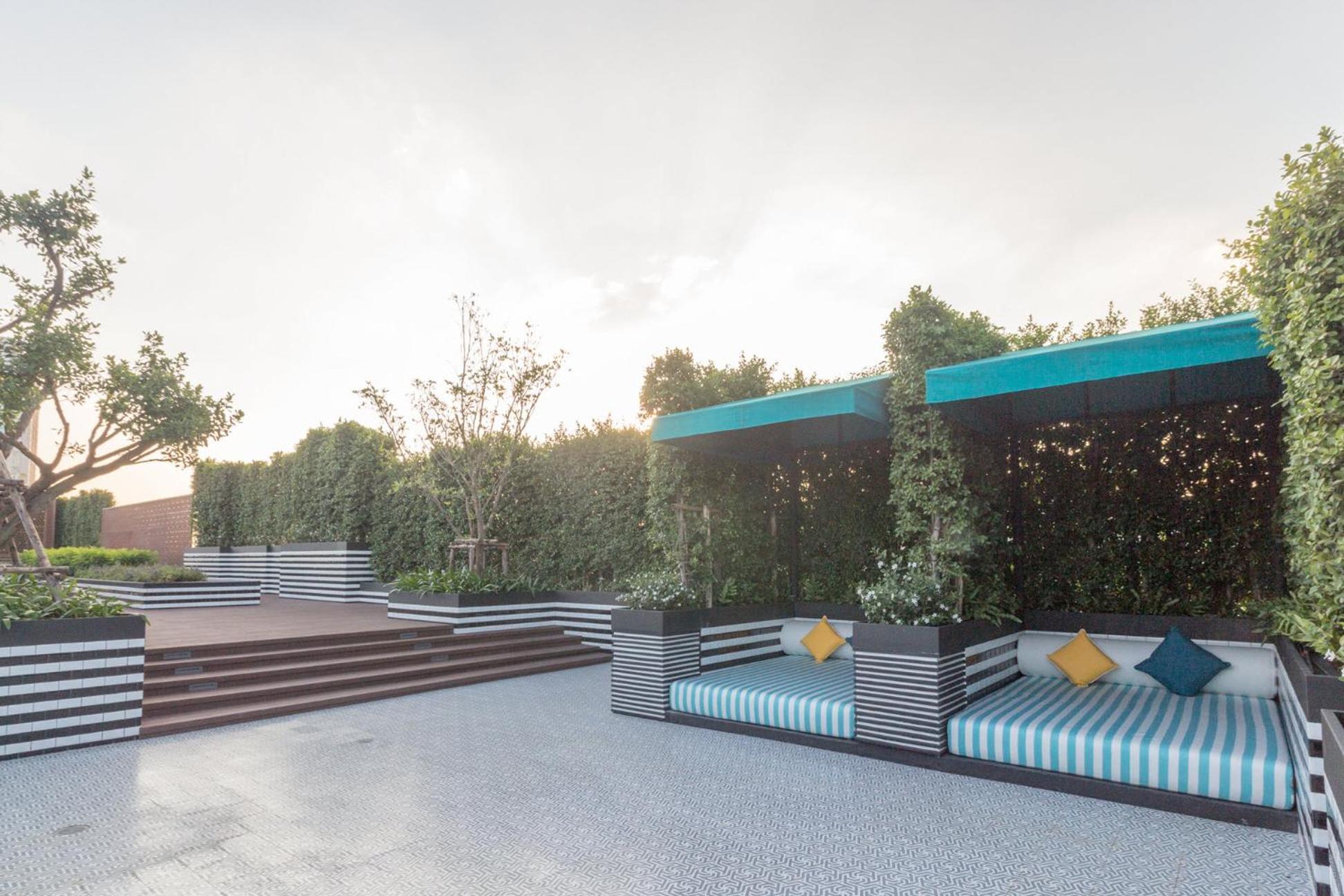 Holiday Inn Express Bangkok Soi Soonvijai By Ihg Exterior photo